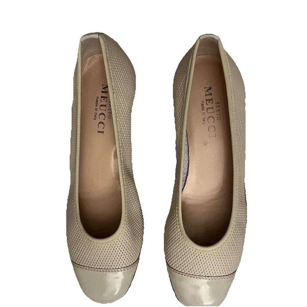 MEUCCI Sesto Women's Italian Slip On Wedge Heel Beige W Gold Accents Sz 7